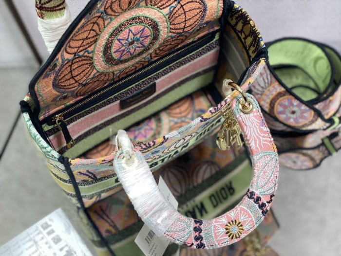 Handbag   Dior  size 24 cm