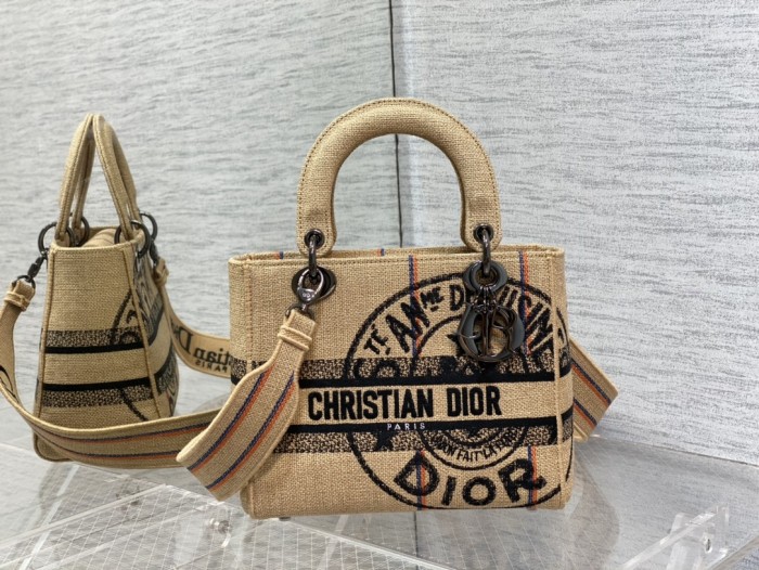  Handbag   Dior  size  24*20*11 cm