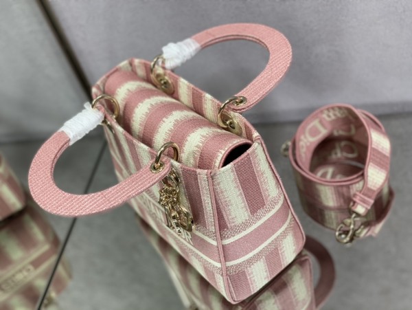 Handbag   Dior  size  24 cm