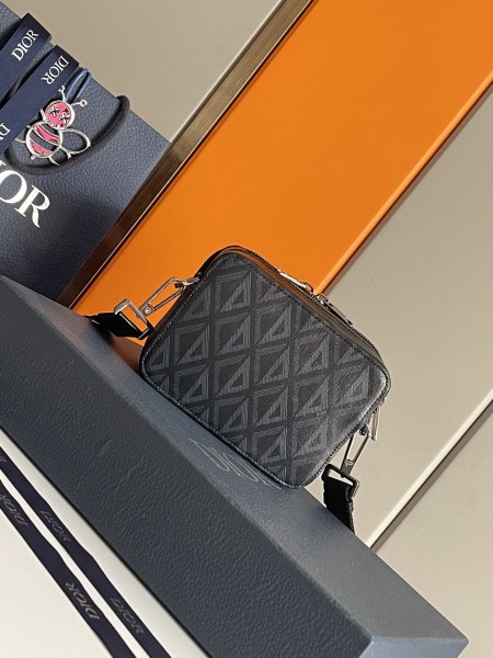  Handbag   Dior  93310  size  17×12.5×5  cm