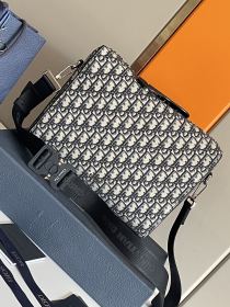  Handbag   Dior  93358  size  29x 21x 7  cm