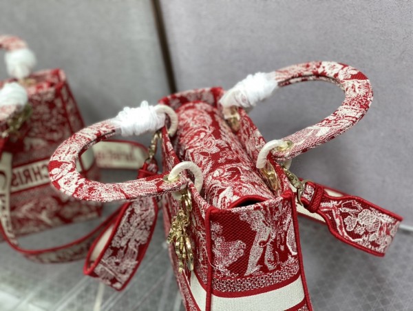 Handbag   Dior  size  24 cm