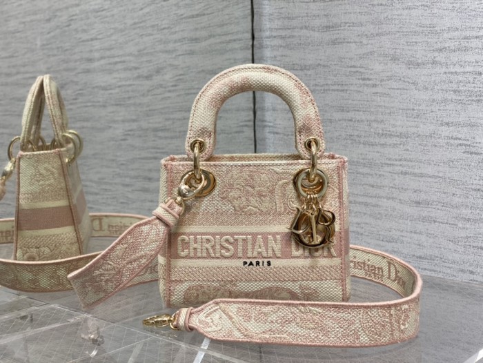 Handbag   Dior   size 𝟏𝟕 𝐜𝐦
