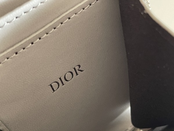  Handbag   Dior   93310  size  17×12.5×5  cm