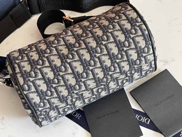  Handbag   Dior  93304  size  21.3x12.5x12.5 cm