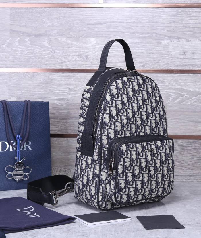  Handbag   Dior  size  21 x 32 x 10  cm