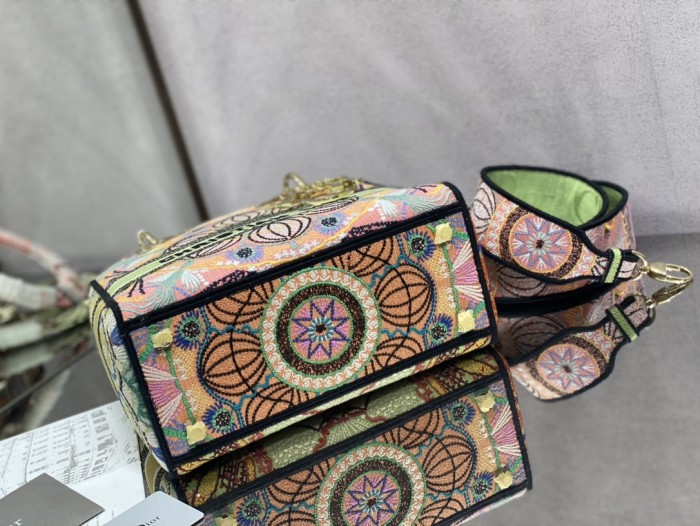 Handbag   Dior  size 24 cm