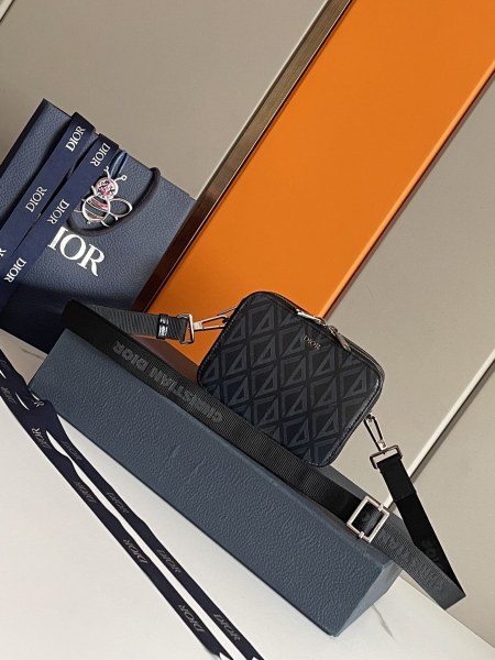  Handbag   Dior  93310  size  17×12.5×5  cm