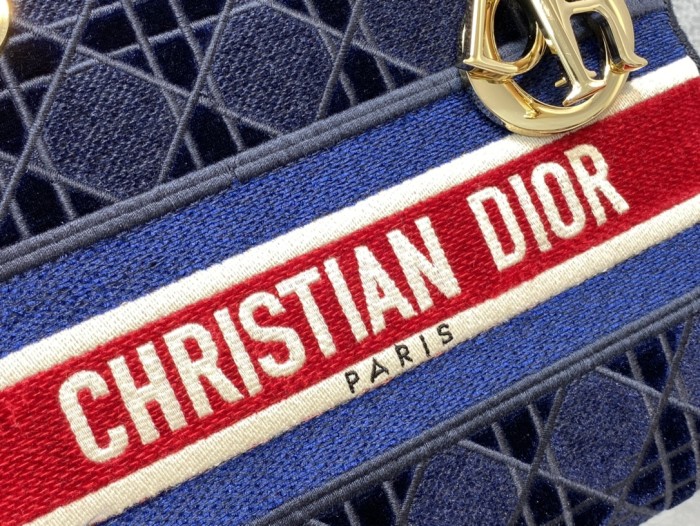  Handbag   Dior  size 24 cm