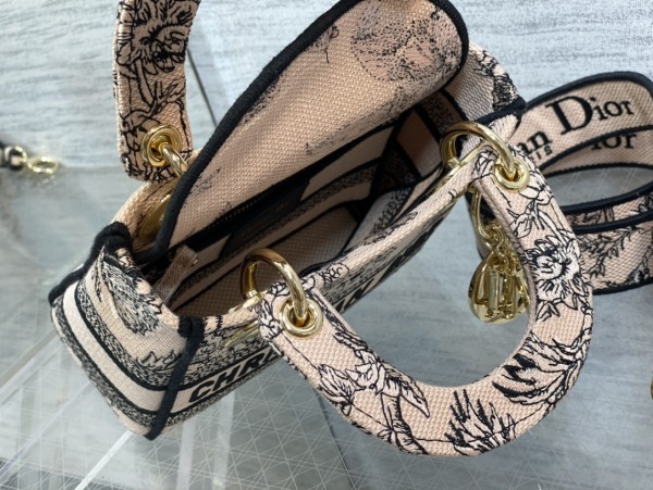   Handbag  Dior  size  17*7*15 cm