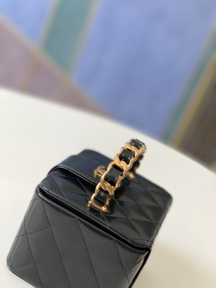 Handbag    Chanel  size  11*9.5*8.5 cm