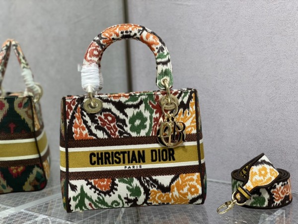 Handbag   Dior  size  24 cm