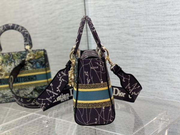  Handbag   Dior  size 24 cm