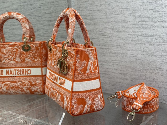  Handbag  Dior  size  24 cm