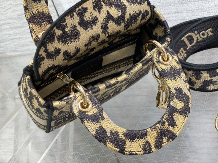 Handbag   Dior  size  𝟏𝟕 𝐜𝐦
