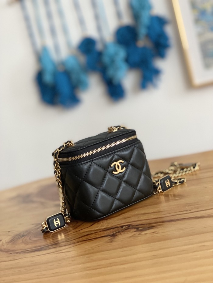 Handbag Chanel  81218 size 11 8.5 7 cm