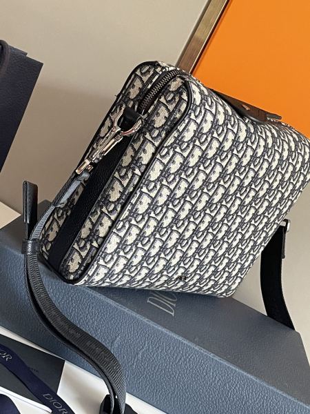  Handbag   Dior  93358  size  29x 21x 7  cm