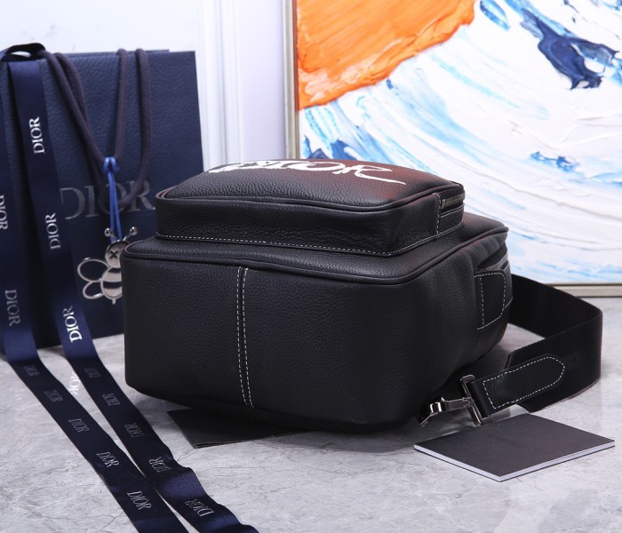  Handbag   Dior  size  21 x 32 x 10  cm