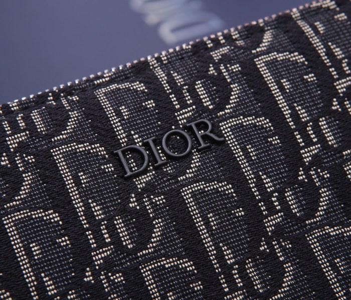  Handbag   Dior  2OBCA2510  size  30*20*2.5  cm