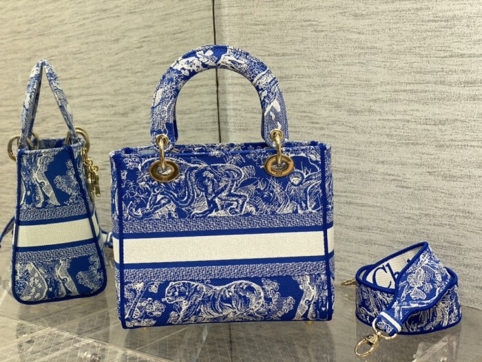  Handbag   Dior  size 24 cm