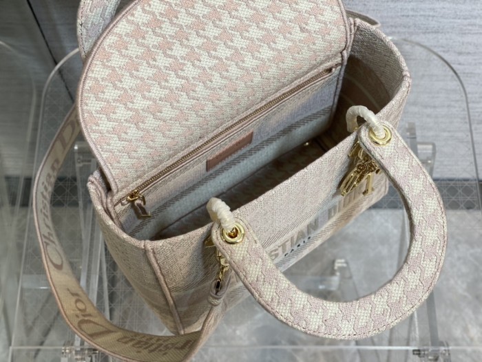  Handbag   Dior   size  24 cm