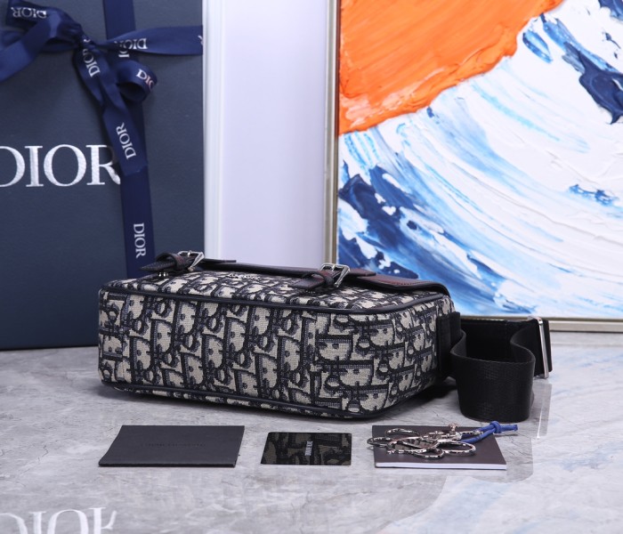  Handbag   Dior  M93311  size  24cm×19cm×4.5 cm