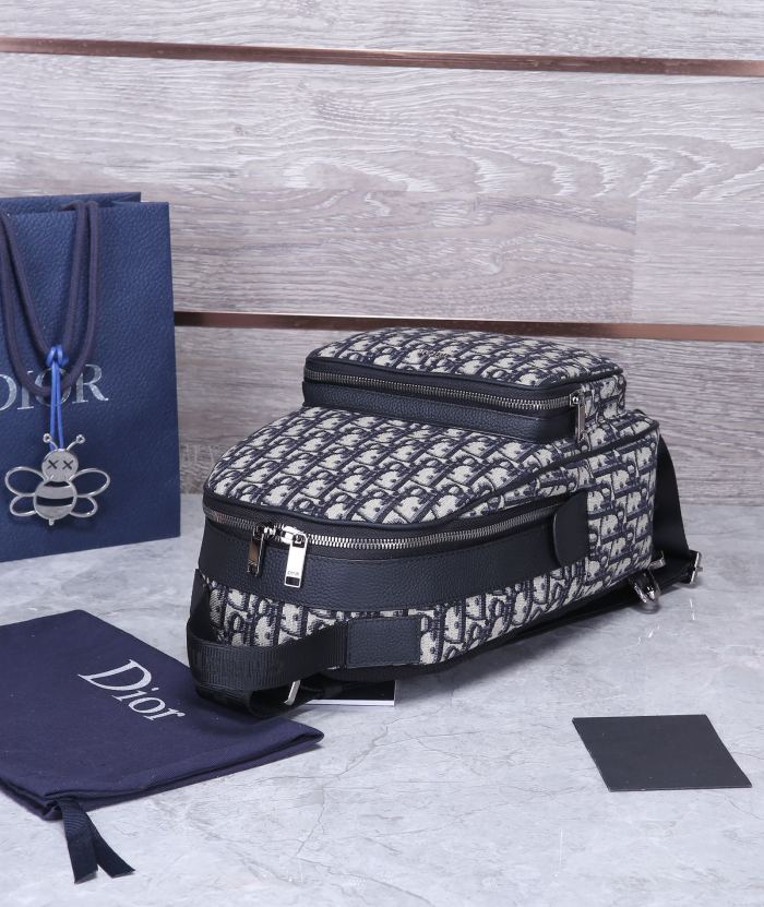  Handbag   Dior  size  21 x 32 x 10  cm