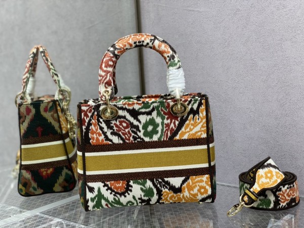 Handbag   Dior  size  24 cm