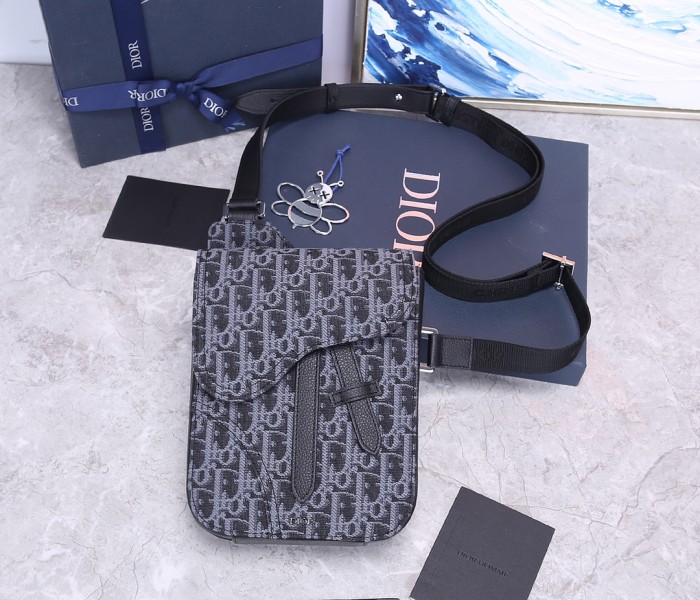  Handbag   Dior   CD93306  size  16*21*5  cm