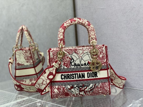  Handbag   Dior  size  24 cm