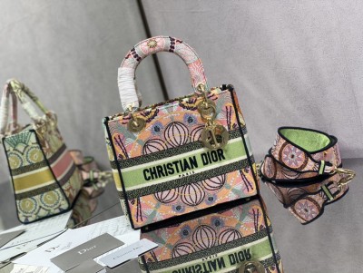 Handbag   Dior  size 24 cm