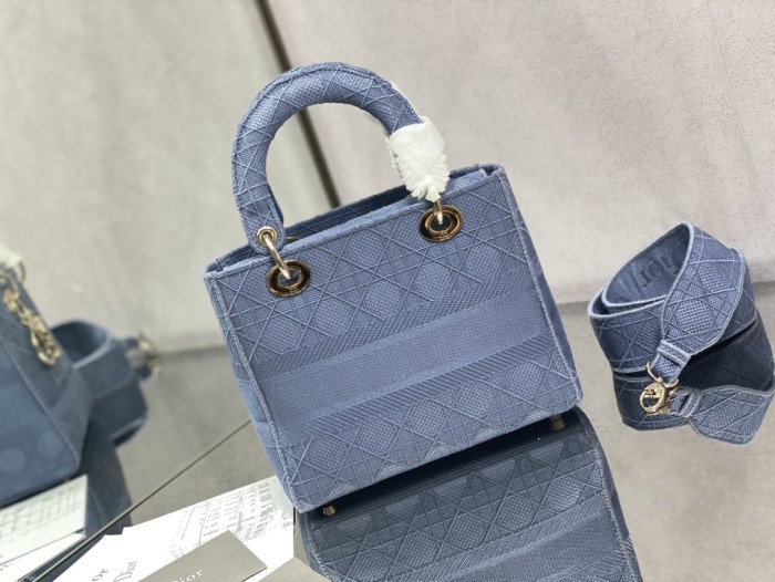 Handbag   Dior  size 24 cm