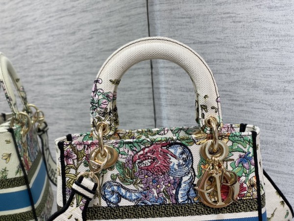  Handbag   Dior  size  24 cm