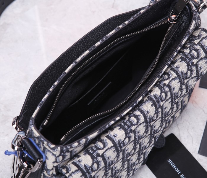  Handbag   Dior  CD93315  size  24*17*8  cm