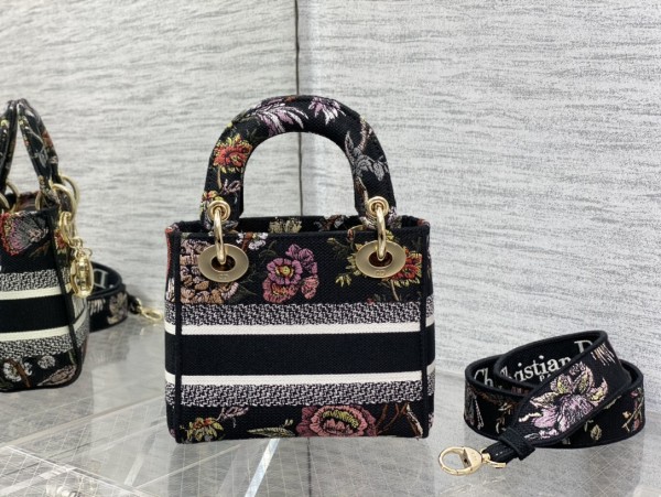   Handbag  Dior  size  17*7*15 cm  