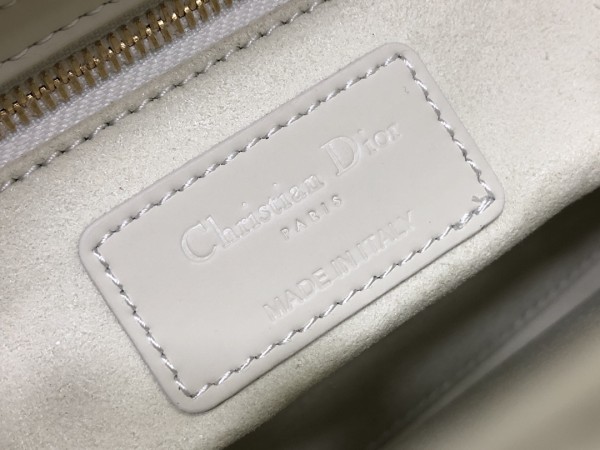 Handbag  Dior  M0538  size  20*16.5*8 cm