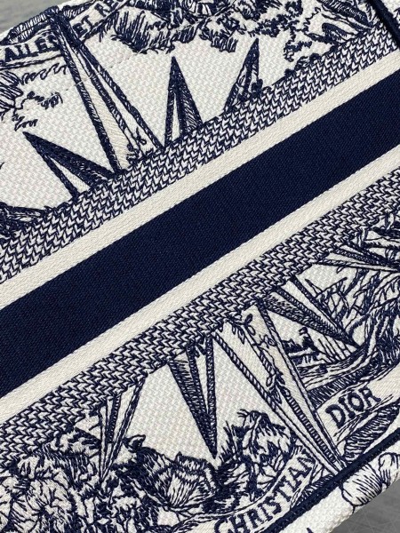 Handbag   Dior  size  26*8*22 cm