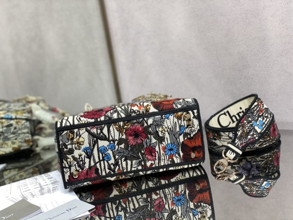 Handbag   Dior  size  24 cm