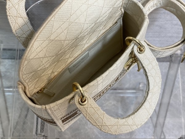  Handbag   Dior   size  24 cm