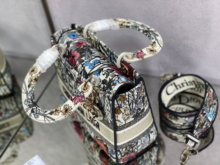 Handbag   Dior  size  24 cm