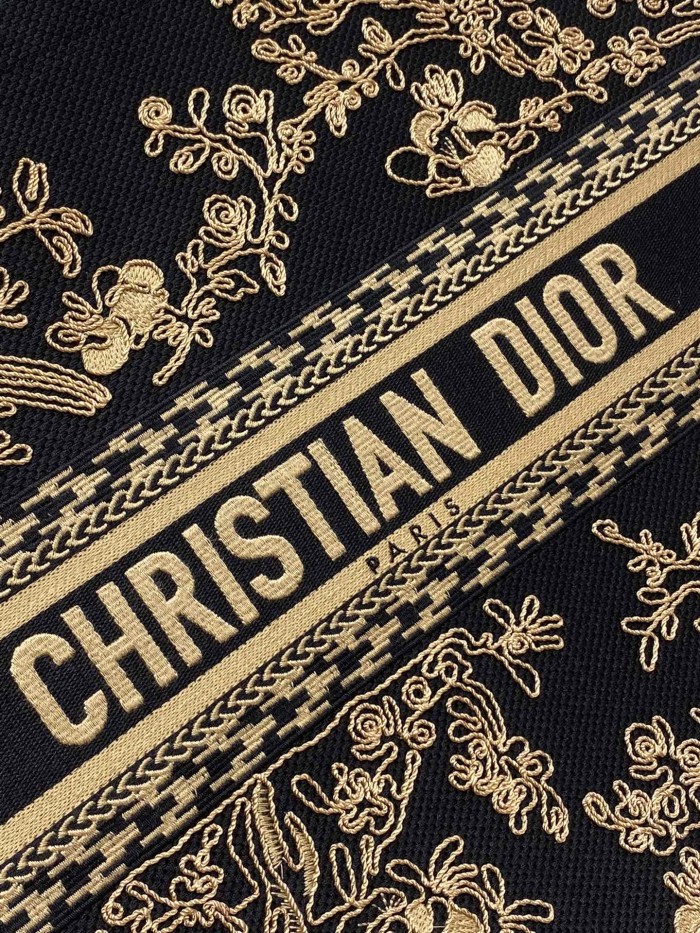  Handbag   Dior   size  42*18*35 cm