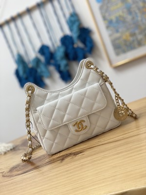Handbag  Chanel  AS3710 size 17×19×6 cm