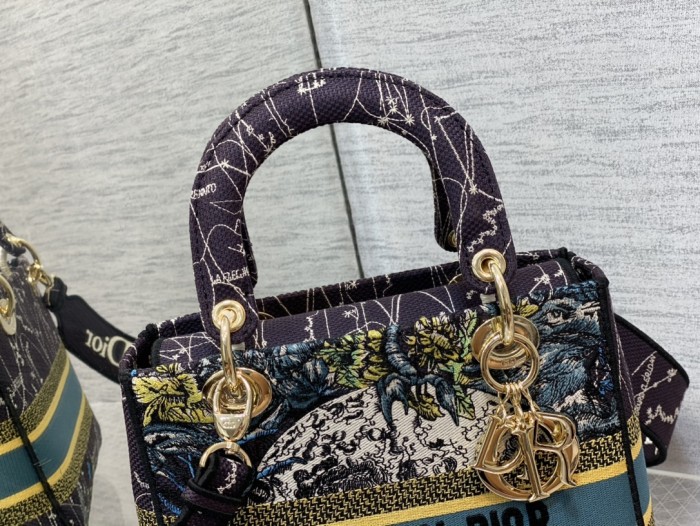  Handbag   Dior  size 24 cm