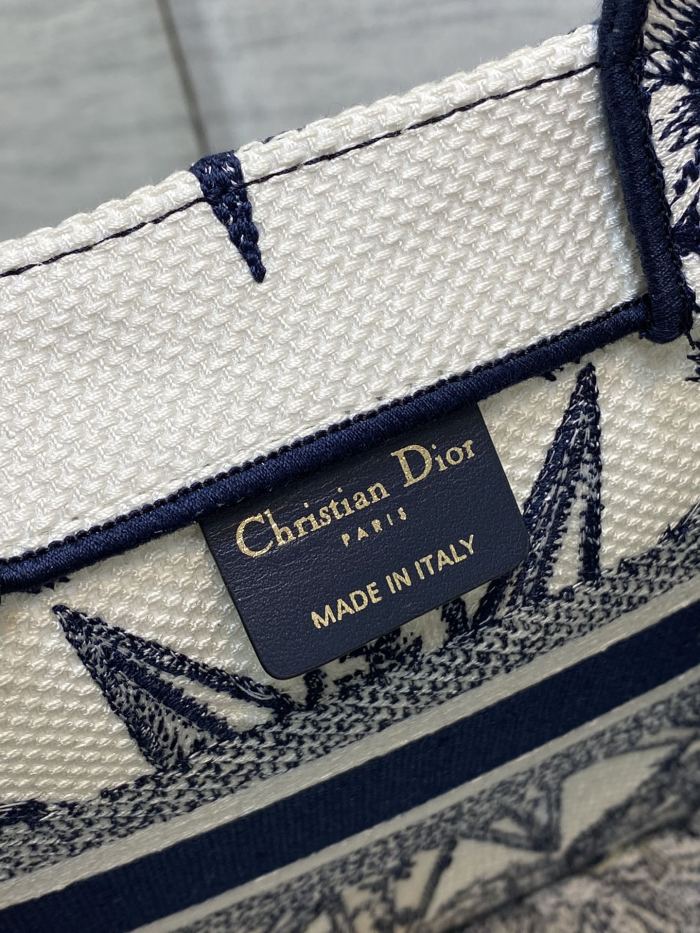  Handbag   Dior  size 26*8*22 cm