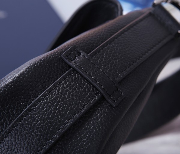  Handbag   Dior  CD93315  size  24*17*8  cm