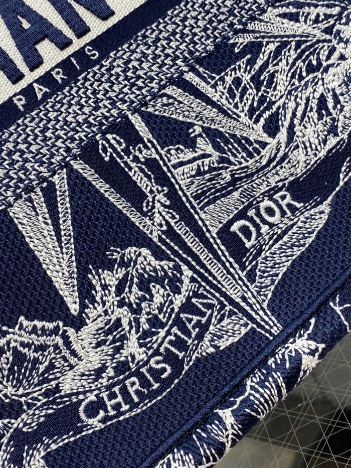 Handbag   Dior  size  36*18*28 cm