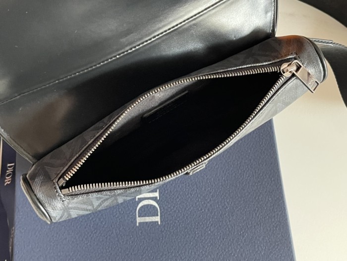  Handbag   Dior  D93305  size  26-19-4.5  cm