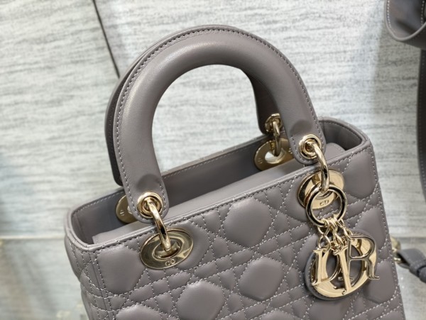  Handbag  Dior  size  20 cm