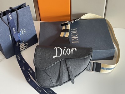  Handbag   Dior   93305  size 20x28.6x5 cm