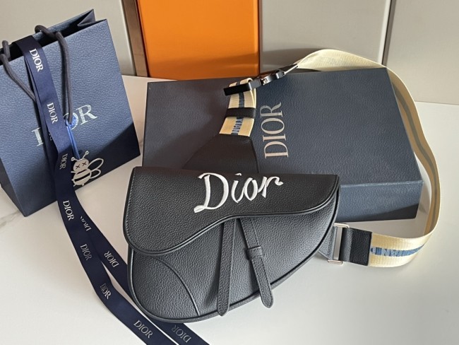  Handbag   Dior   93305  size 20x28.6x5 cm